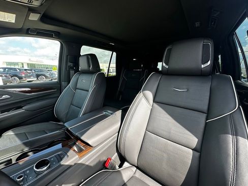 Used 2022 Cadillac Escalade Premium Luxury image 9