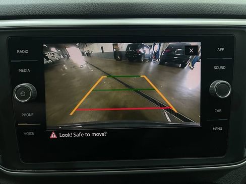 Used 2021 Volkswagen Atlas Cross Sport SE w/ Panoramic Sunroof Package image 10