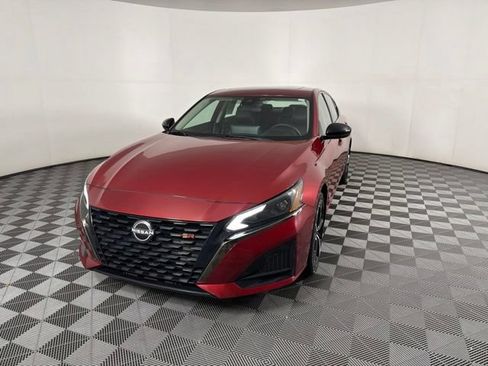 Used 2023 Nissan Altima 2.5 SR w/ SR Premium Package FWD image 20