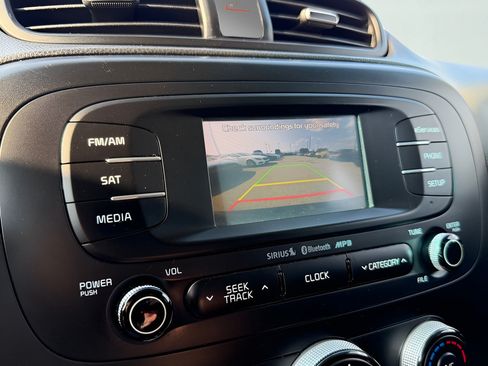 Used 2015 Kia Soul FWD image 19