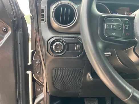 Used 2023 Jeep Wrangler Unlimited Sport AWD/4WD image 18