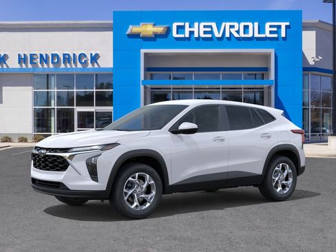 New 2026 Chevrolet Trax LS w/ LS Convenience Package FWD image 3
