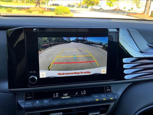 Used 2025 Toyota Camry SE FWD image 28