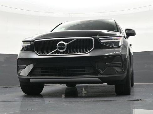 Used 2023 Volvo XC40 B4 Core FWD image 33
