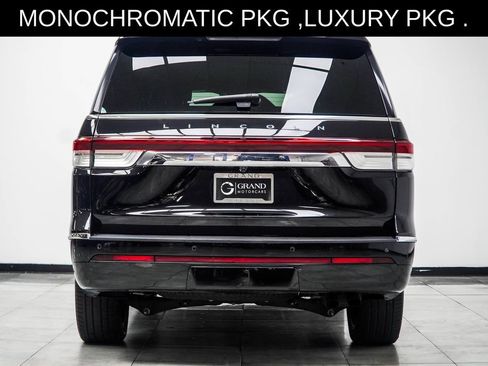 Used 2023 Lincoln Navigator Reserve AWD/4WD image 12