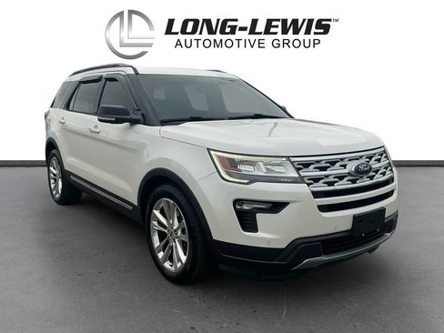 Used 2018 Ford Explorer XLT w/ Equipment Group 202A FWD image 10