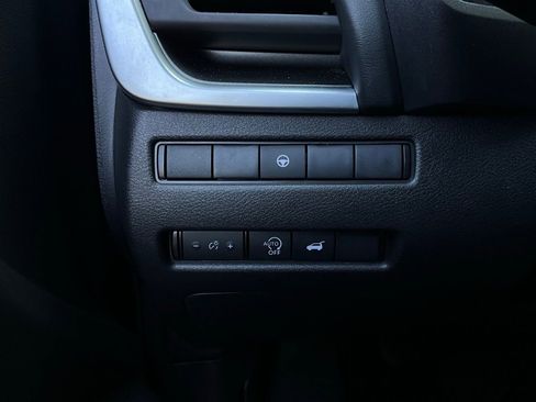 Used 2025 Nissan Rogue SV image 22