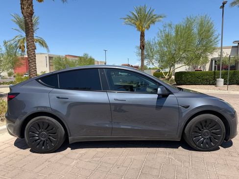 Used 2020 Tesla Model Y Long Range AWD/4WD image 2