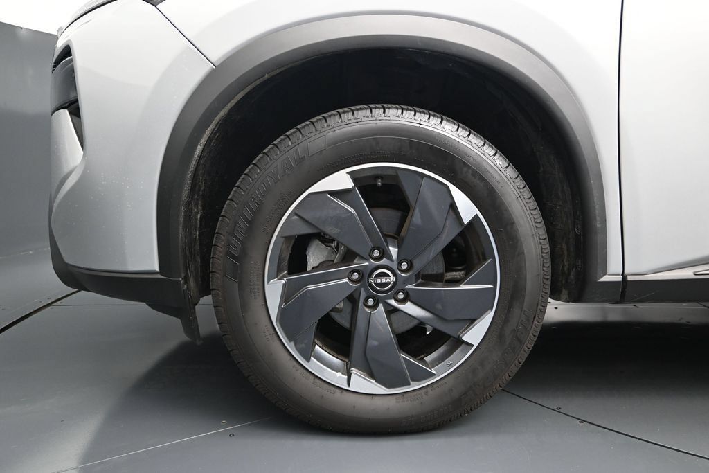 Used 2025 Nissan Rogue SV AWD/4WD image 15