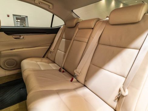 Used 2014 Lexus ES 350 w/ Luxury Package FWD image 33
