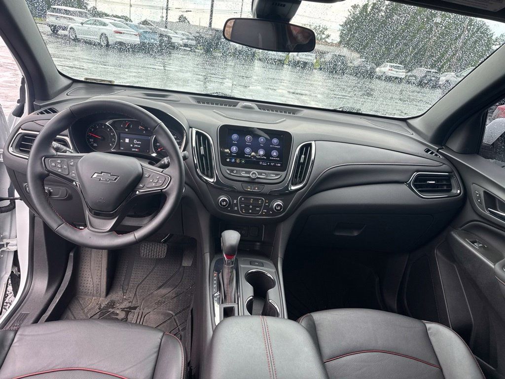 Used 2024 Chevrolet Equinox RS w/ RS Leather Package FWD image 3