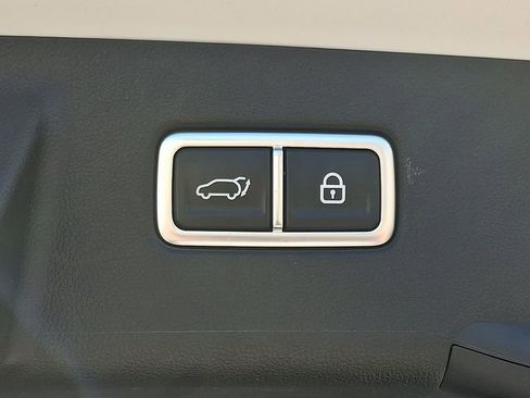 Certified 2023 Kia Sorento X-Line EX image 32