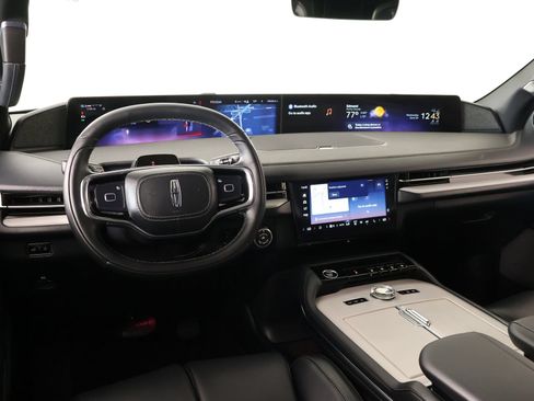 Certified 2026 Lincoln Navigator Reserve w/ Jet Appearance Package AWD/4WD image 2