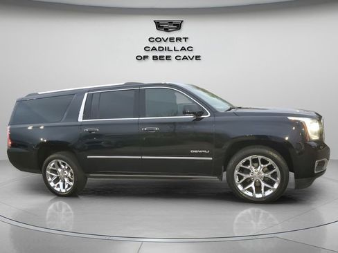 Used 2020 GMC Yukon XL Denali w/ Denali Premium Package image 12