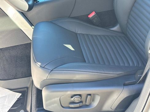 New 2025 Land Rover Discovery Dynamic SE image 19