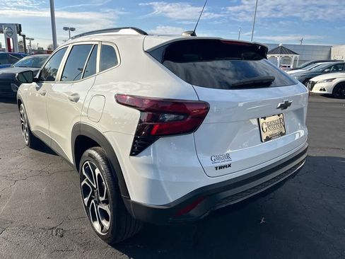 Used 2025 Chevrolet Trax RS w/ Sunroof Package image 5