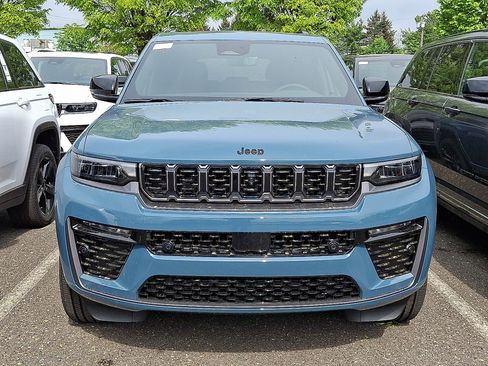 New 2026 Jeep Grand Cherokee Limited AWD/4WD image 2