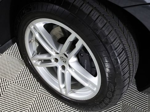 Used 2023 Porsche Macan AWD/4WD image 43