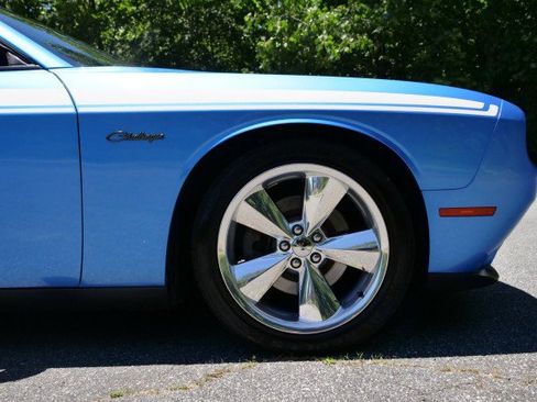 Used 2016 Dodge Challenger R/T Plus RWD image 37