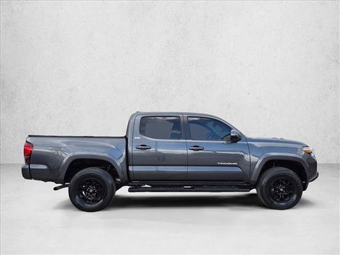Used 2022 Toyota Tacoma SR5 w/ Technology Package RWD image 4