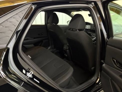 Used 2025 Hyundai Elantra Sport FWD image 13