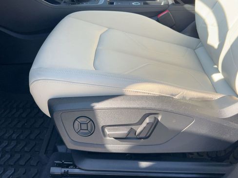 Certified 2025 Audi Q3 2.0T Premium Plus w/ Premium Plus Package image 14