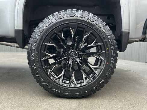 Used 2025 GMC Sierra 1500 Denali Ultimate image 12