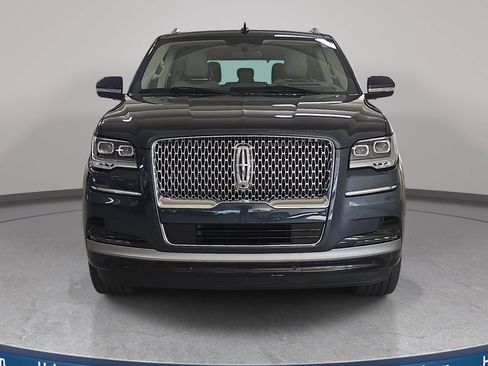 Used 2024 Lincoln Navigator Reserve AWD/4WD image 3