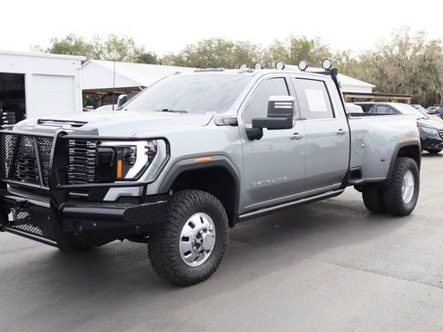 Used 2025 GMC Sierra 3500 Denali Ultimate image 4
