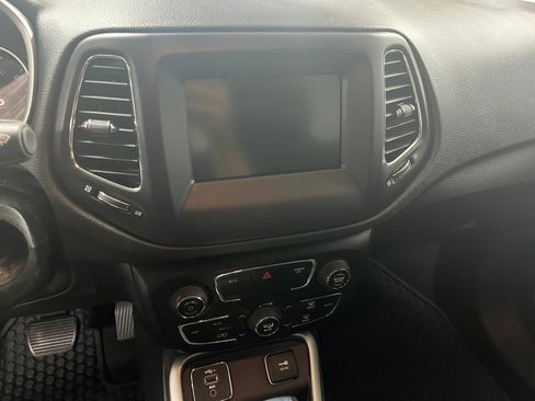 Used 2021 Jeep Compass Latitude w/ Convenience Group FWD image 18