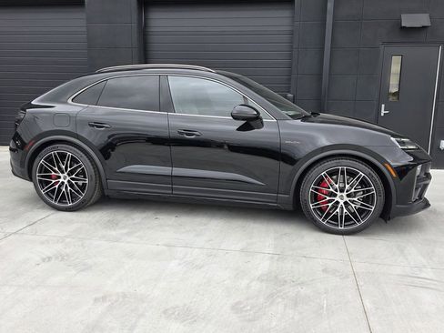 New 2025 Porsche Macan Turbo Electric image 7