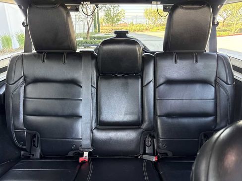 Used 2018 Jeep Wrangler Unlimited Sahara AWD/4WD image 27