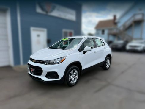 Used 2017 Chevrolet Trax LS w/ LPO, Protection Package AWD/4WD image 4