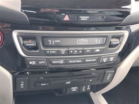 Certified 2018 Honda Pilot Touring image 28
