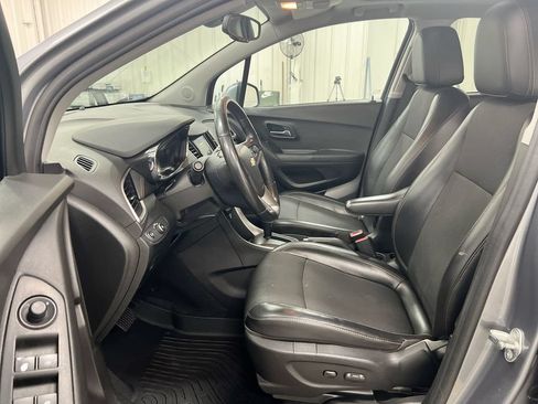 Used 2020 Chevrolet Trax LT w/ Sun & Sound Package FWD image 20