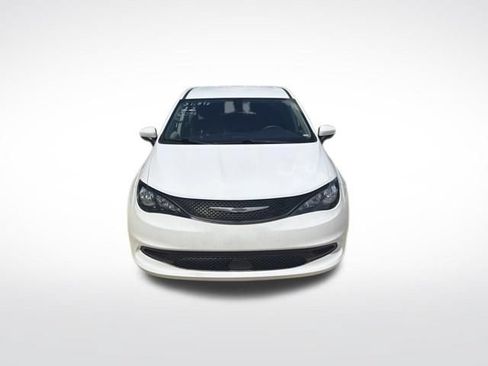 Used 2022 Chrysler Voyager LX FWD image 8