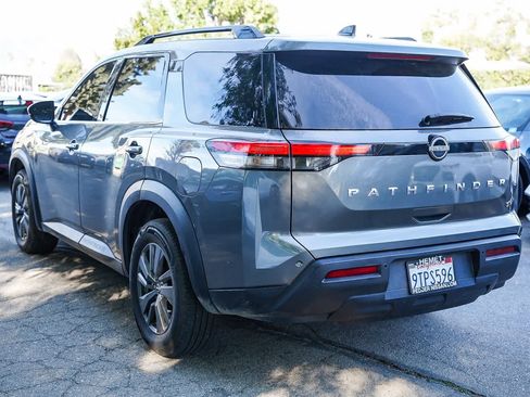Used 2022 Nissan Pathfinder SV image 8