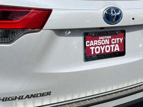 Used 2019 Toyota Highlander XLE AWD/4WD image 28