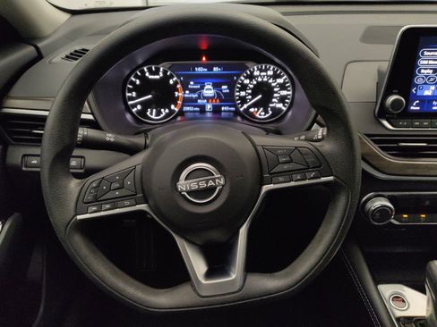 Used 2023 Nissan Altima 2.5 SV FWD image 22