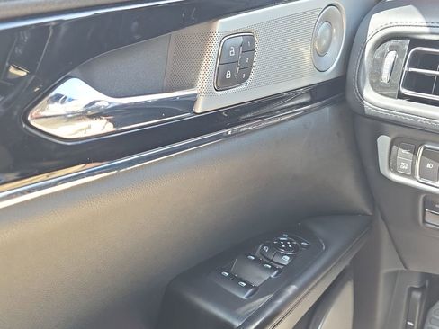 Used 2023 Lincoln Nautilus Reserve w/ Equipment Group 202A image 11