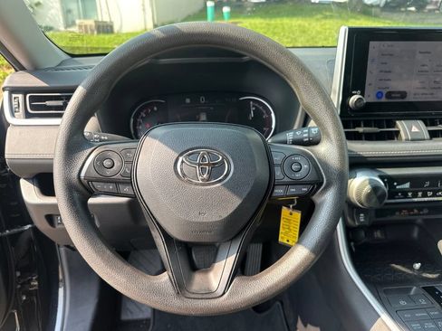 Used 2024 Toyota RAV4 LE AWD/4WD image 13