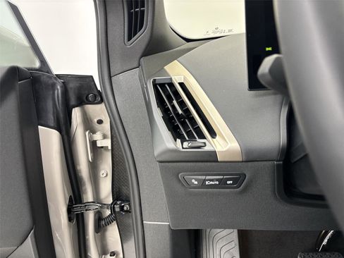 New 2026 BMW iX xDrive45 image 31