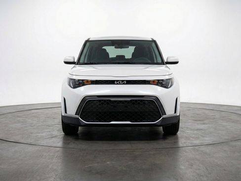 Used 2025 Kia Soul LX w/ LX Technology Package FWD image 2
