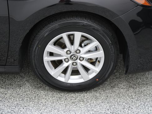 Used 2025 Toyota Camry LE FWD image 5