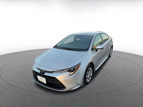 Used 2025 Toyota Corolla LE image 7