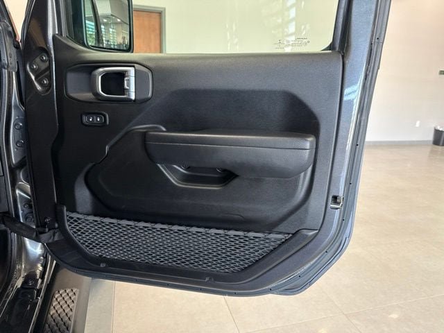 Used 2022 Jeep Gladiator Mojave w/ Cold Weather Group AWD/4WD image 47