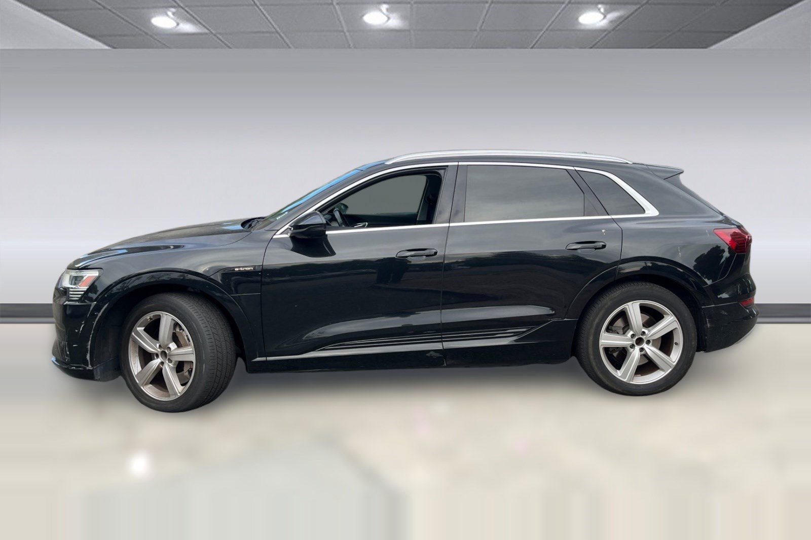 Used 2019 Audi e-tron Premium Plus AWD/4WD image 2