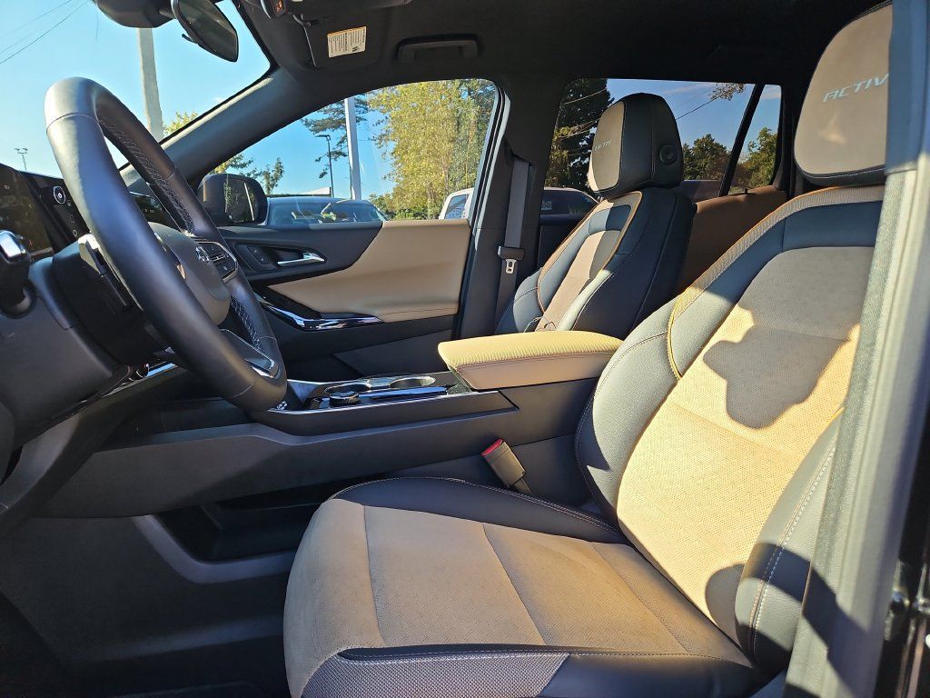 Used 2025 Chevrolet Equinox ACTIV FWD image 21