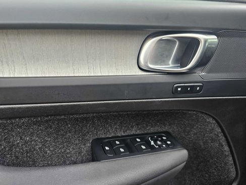 Certified 2025 Volvo XC40 B5 Core w/ Protection Package Premier image 26