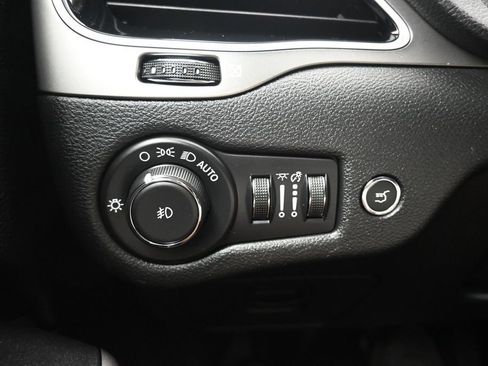 Used 2019 Jeep Cherokee High Altitude AWD/4WD image 28